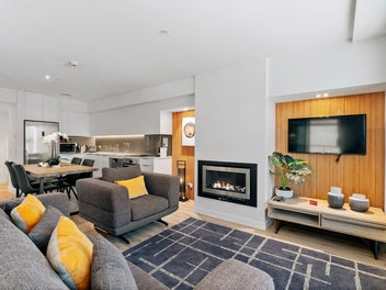 Luxury with Shotover River Views!