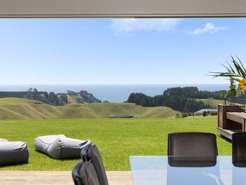 Luxury, Tranquility & Coastal Views!