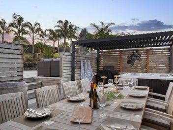 Entertainer’s Delight on Extra Large Site