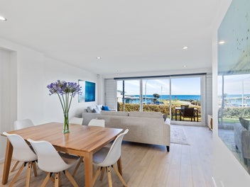 STRANDON EXECUTIVE BEACHSIDE LIVING