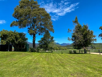 VILLAGE LIFESTYLE, COUNTRY COMFORT