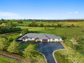 Your Ultimate Multi-Generational Equestrian Estate