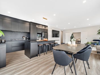 Timeless Elegance in Tranquil Cul-de-Sac