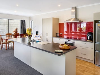 FAMILY FRIENDLY IN TITAHI BAY