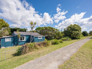 Idyllic Coastal Charm!