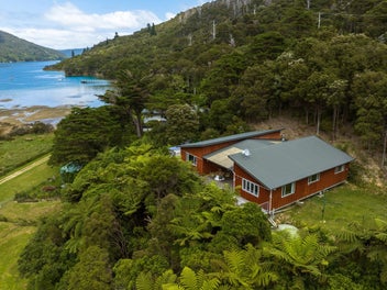 Enjoy the Queen Charlotte track on your doorstep