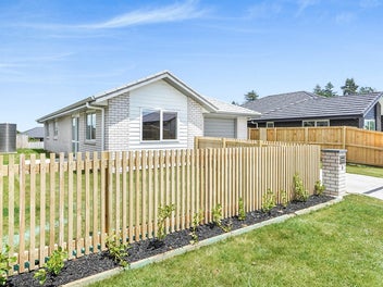 Amazing New Home Walk to Town