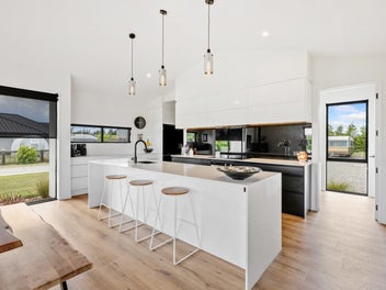 301sqm home ,190 sqm shed in Coles Fields