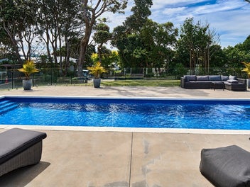 LARGE FAMILY LIVING - DEVELOPMENT OPPORTUNITY