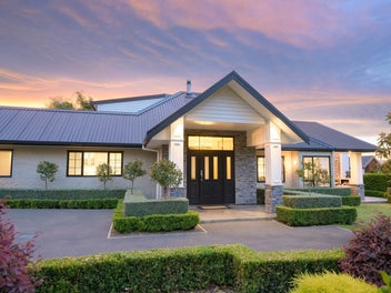 Renovated to perfection! Your family’s dream...