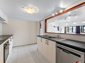 BEST VALUE!!! THE ONLY 3 BEDDY IN THE BLOCK!!