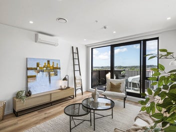 LAST UNIT AVAILABLE WITH CITY VIEWS!