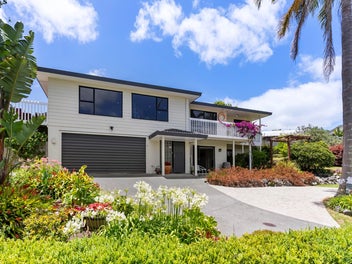 Snells Beach - Coastal Living at Its Finest
