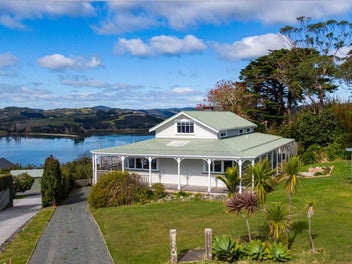 RESTORED EARLY 1900'S HOME - YOU WILL BE IMPRESSED