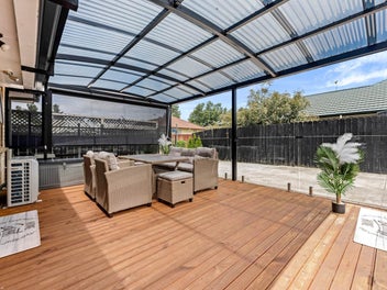 BRICK HOME WITH - SLEEPOUT