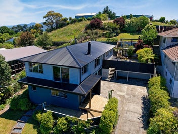 Stylish Renovation, Superb Views