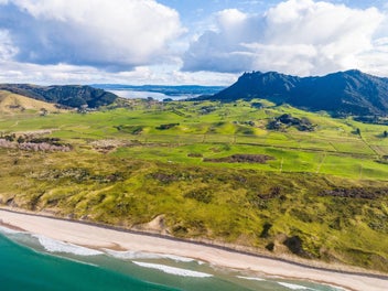 Embrace the Coastal Lifestyle in Whangarei Heads!