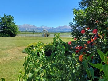 Timeless Elegance, Land and Exceptional Views