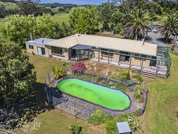 Two Titles, Sheds, Pool, Two Dwelling's!
