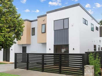 Design-Living Next to Cornwall Park!