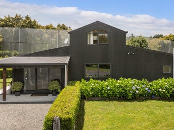 HUGE Shed with Income = Ultimate Lifestyle!