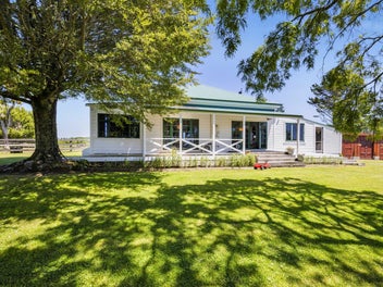 LIFESTYLE LIVING JUST MINUTES FROM STRATFORD