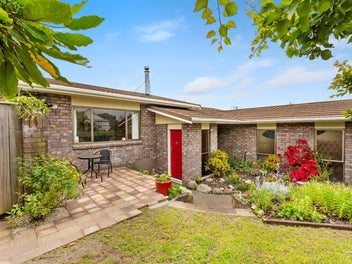 Saint Johns Hill, Private Sale