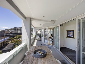 EXECUTIVE 3 BEDROOMS & OFFICE & 3 CAR...