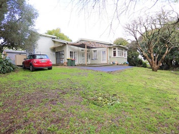Image 1 of 7