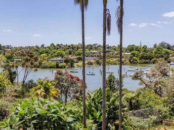 Your Private Retreat in Riverview Road