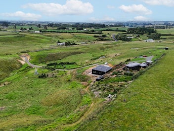 OFF GRID GROWERS PARADISE - EXTRAS GALORE!!