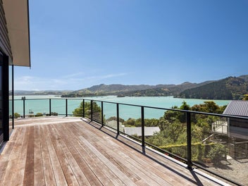 Luxury Coastal Lifestyle with Harbour Views!