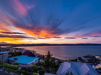 Luxury, fully renovated, north-facing residence