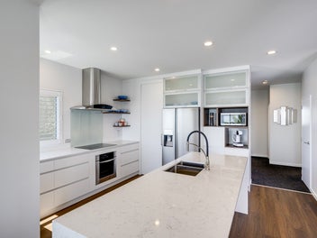 Luxurious, fully renovated, north-facing