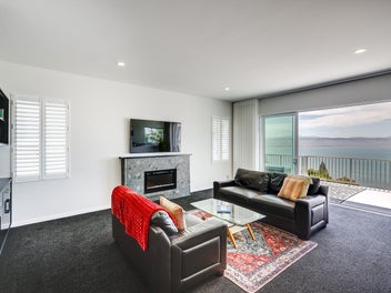 Luxurious, fully renovated, north-facing