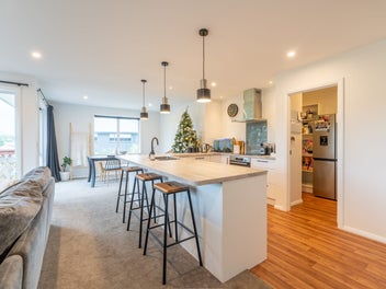 Modern Family Home in Prime Location!