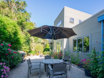 Coastal Elegance Meets Native Paradise