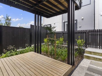 Corner-side Townhouse House