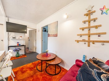 Easy Living in the Heart of Petone