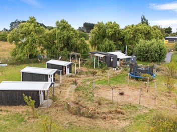 CALLING ALL HOMESTEADERS, HOBBITS & HOBBY FARMERS