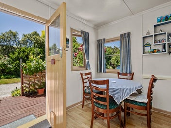 BRAEMAR COTTAGE - AS CUTE AS A BUTTON