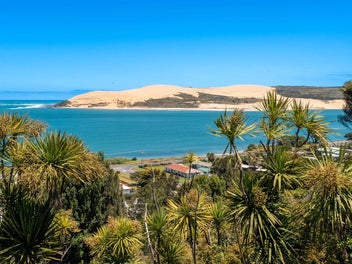 COASTAL RETREAT - OMAPERE