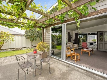 Quality Modern home in a beautiful neighbourhood