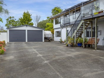 Live above it all in Motuoapa