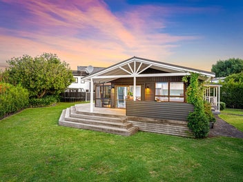 Home & Income in Mangere Bridge