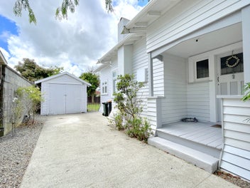 Beautiful family home, sought after location!