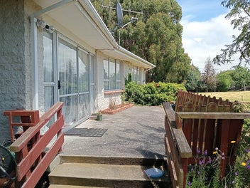 SUNNY SPACIOUS PRIVATE