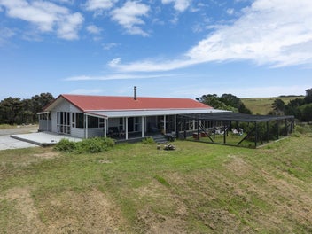 Versatile Lifestyle Property Near Henderson Bay