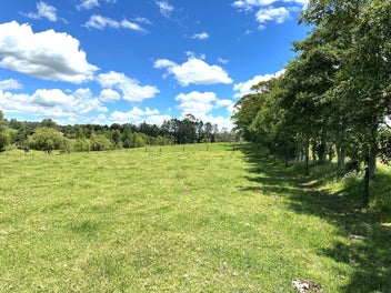 A Charming, Character filled 3.9 ha - (9.8 acres)