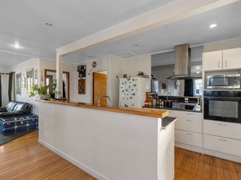 4 Bedroom, Double Glazed Beauty. Vendors Say Sell!